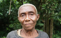 Ndoye, una mujer baka de Camerún. 