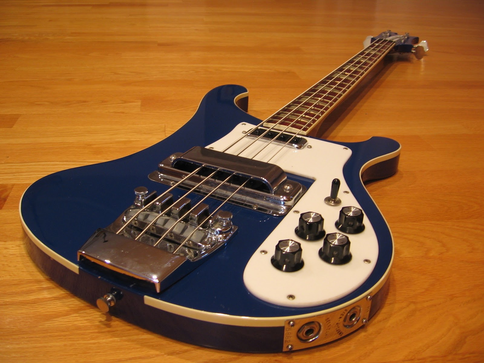 Azureglo rickenbacker 4001c64 Clearance