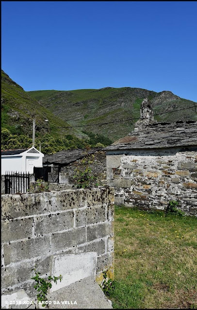 XOAN ARCO DA VELLA CAPILLA DE EDRADA VILARIÑO DE CONSO