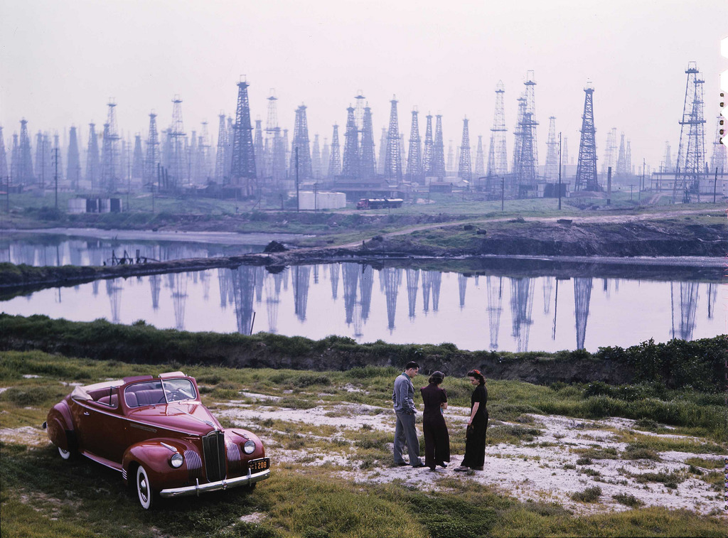 Oil+Rigs+on+Signal+Hill2C+California2C+1941.jpg (1024×757) Long