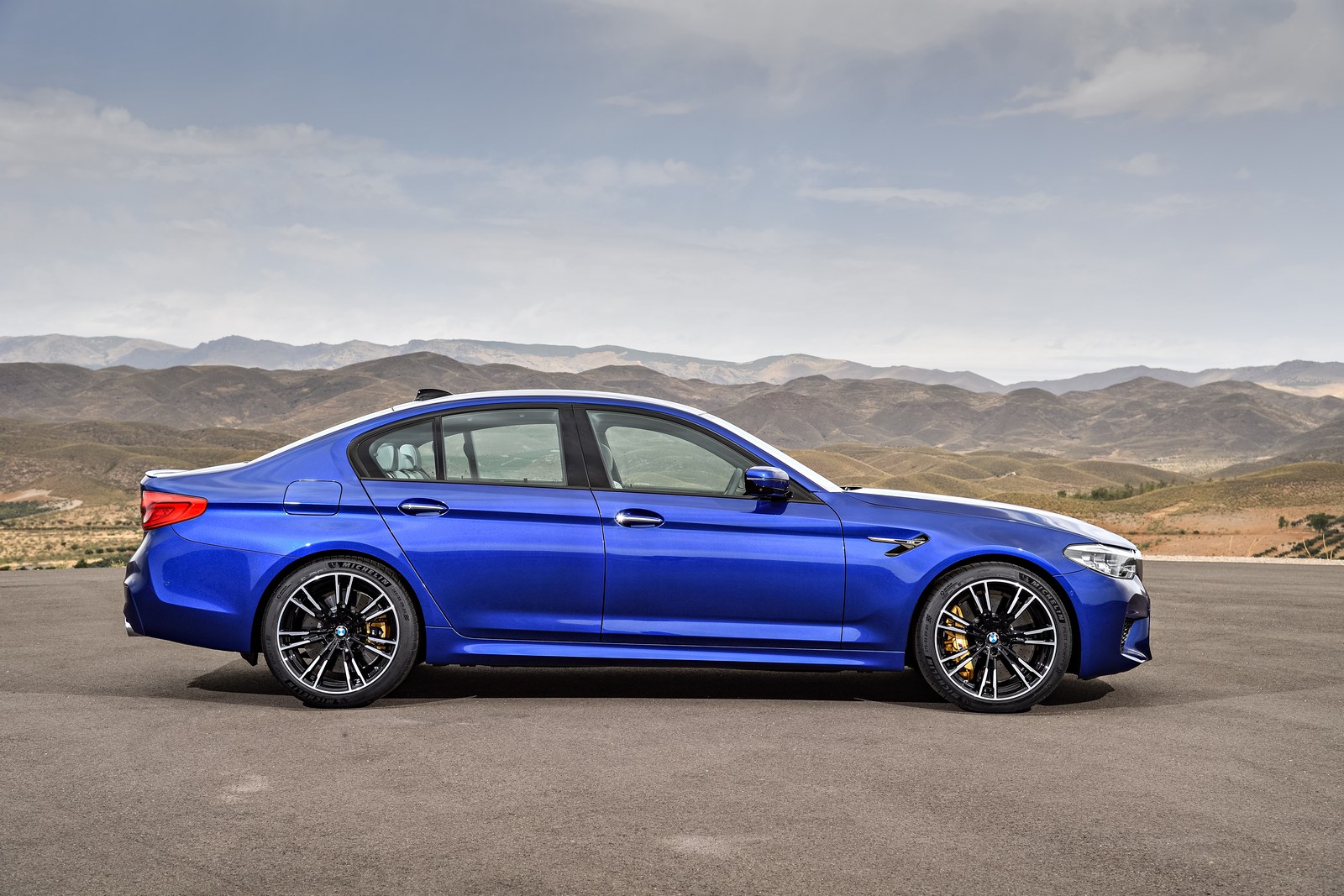 [Imagen: BMW-M5-22.jpg]