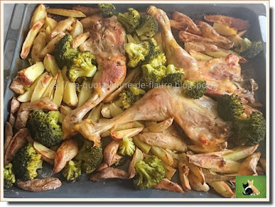 Vie quotidienne de FLaure : Cuisses de poulet, pommes de terre, ail et romarin et une touche de vert, le brocoli