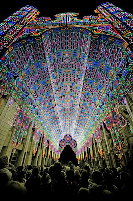 Una catedral decorada con 50.000 luces LED
