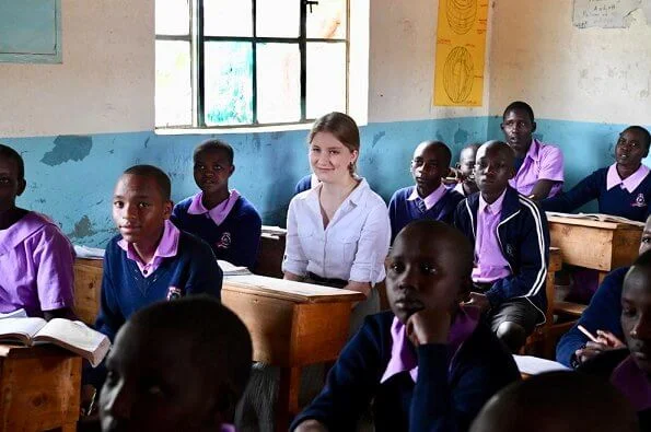 Queen Mathilde and Crown Princess Elisabeth met with Kenyan visual artist Cynthia Nyongesa and Maasai community