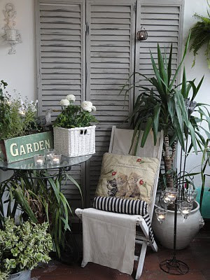 ιδέες διακόσμησης, μικρό μπαλκόνι,μικρά μπαλκόνια,εξωτερικός χώρος,φυτά,εργαλεία κήπου,αποθήκευση,γλάστρες,μεταλλικές ντουλάπες,ντουλάπια,γαλβανιζέ,παραβάν,πτυσόμενα έπιπλα κήπου βεράντας decorating ideas, small balcony, small balconies, exterior, plants, garden tools, storage, flower pots, metal cabinets, lockers, galvanized, Screens, Folding patio garden furniture, construction of pallets, furniture pallets, candlesticks, lighting,