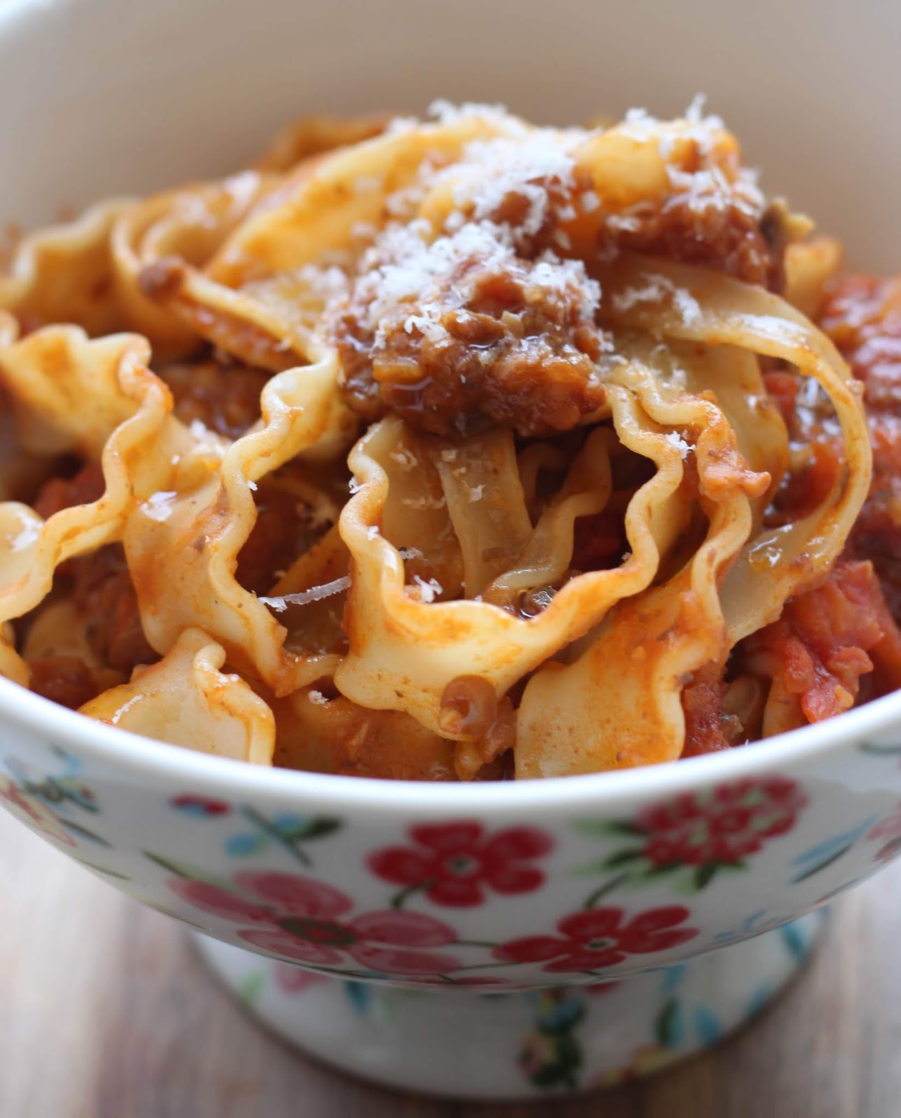 PASTA MAFALDINE CON UNA BOLOGNESA DE CHAMPIS Y LENTEJAS {MUSHROOM & LENTIL MAFALDINE BOLOGNESE