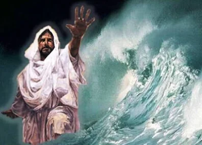 Jesus anda sobre as águas