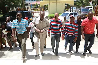 Mbowe, Mnyika. Mashinji na Viongozi Wengine Chadema Wang'ang'aniwa na Polisi Wapelekwa Rumande