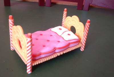 Brinquedo de plástico, cama para bonecas mini lalaloopsy   8 cm de comprimento de colchão; R$ 15,00