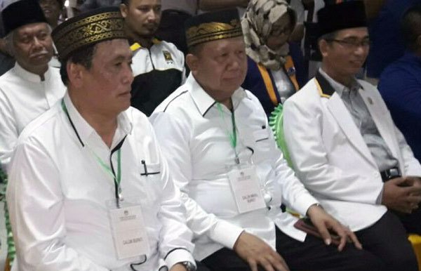 Pasangan calon Bupati Batubara Hary saat mendaftar ke KPU Pasangan calon Bupati Batubara Hary saat mendaftar ke KPU