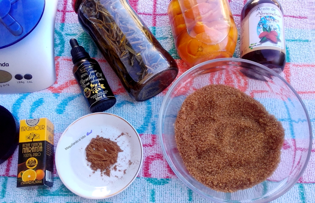 Ingredientes de exfoliante corporal de azúcar, canela y naranja. 