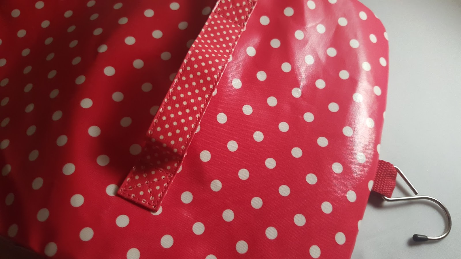 Victoria Green Polka Dot Hanging Toiletry Bag MUMMY TO THE MAX