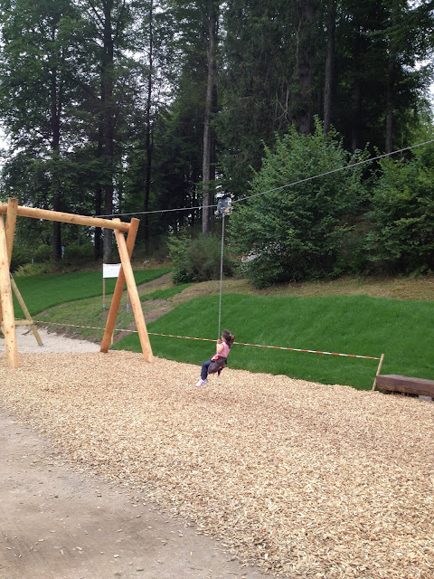 Parque infantil en uno de los itinerarios para recorrer la Cascada de Triberg Cascada Triberg Selva Negra