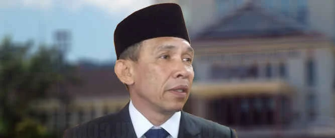 Gubernur Minta Suku Pedalaman Pulau Seram Bersedia Dipindahkan Gubernur Maluku, Said Assagaff meminta warga di pedalaman hutan Pulau Seram, di Gunung Morkele, Kabupaten Maluku Tengah, bersedia dipindahkan dari pemukiman mereka ke lokasi yang lebih dekat dan mudah dijangkau.