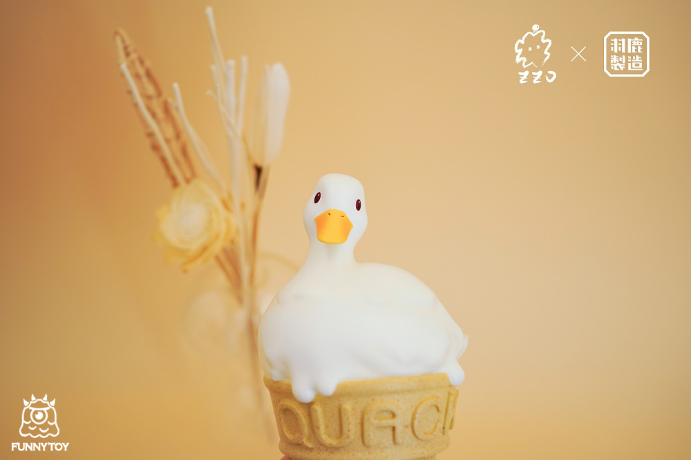 anna club plush duck