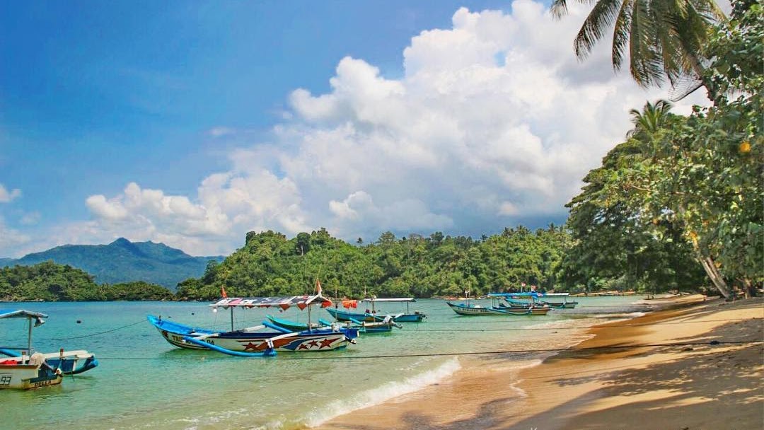 Pantai Pasir Putih Prigi