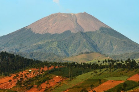Mengenal 10 Gunung Tertinggi di Jawa Tengah
