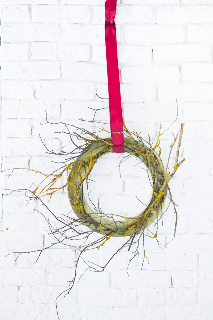 Coronas de Navidad con tela y ramas Coronas de Navidad con tela y ramas