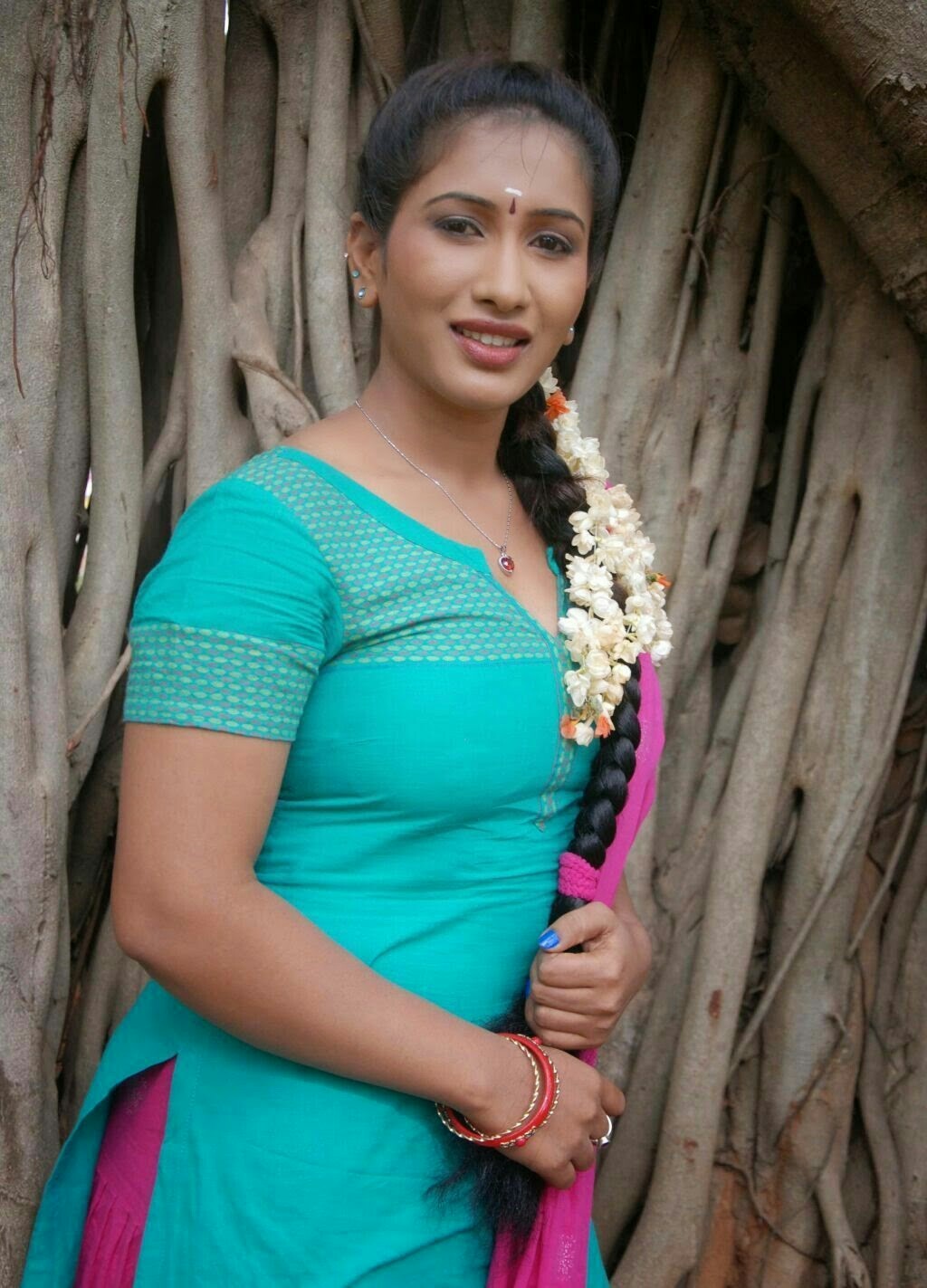 Recent HD Photos: Hot Bhabhi HD Photos