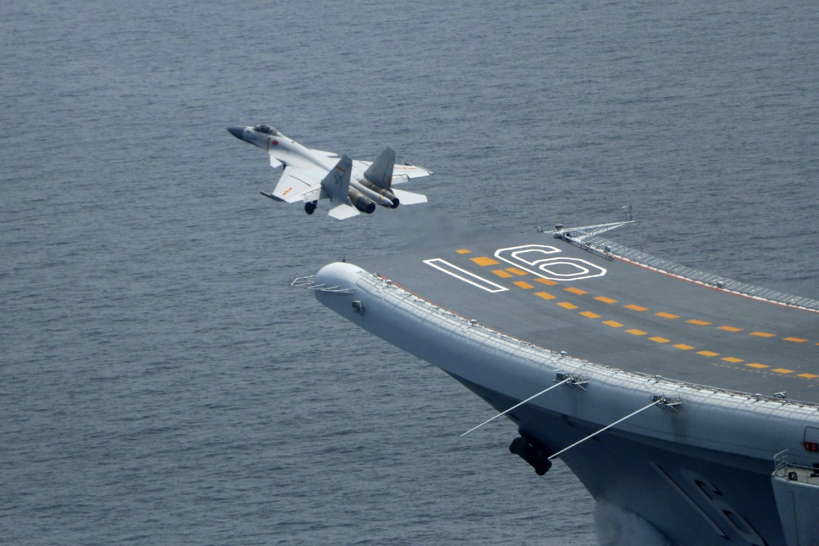 Caça naval chinês: J-15 “Flying Shark”