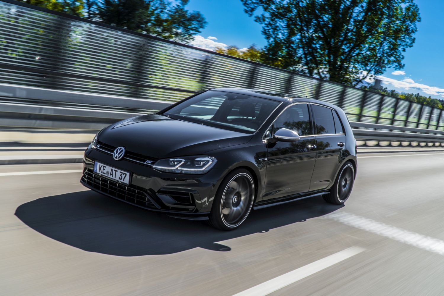 Not All Heros Wear Capes Abt Unleashes The 294 Kw 400 Hp Golf 7 R Cape Tuner