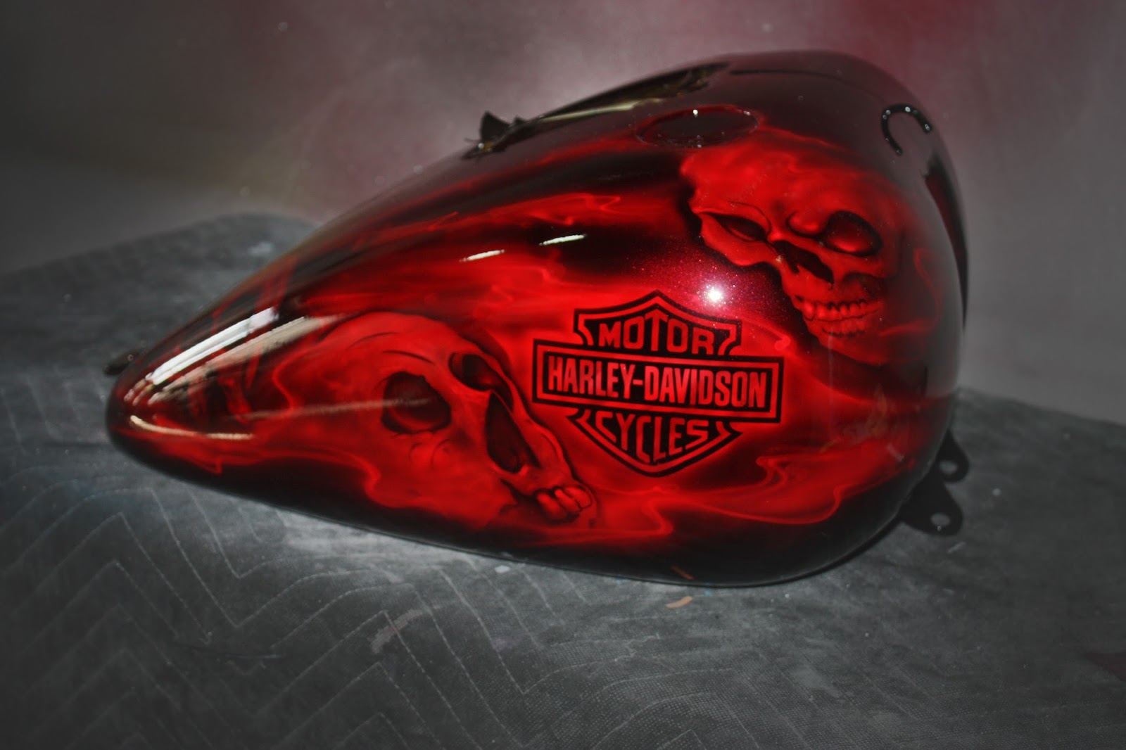 Kirkegård forlade Pas på Online Motorcycle Paint Shop: Candy Apple Red Metallic with skulls and smok