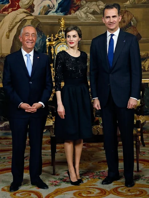 King Felipe VI of Spain and Queen Letizia of Spain receive Portugals President Marcelo Rebelo de Sousa before a gala dinner held at the Royal Palace in Madrid