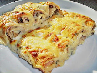 Clatite gratinate umplute cu ficatei de pui si ciuperci