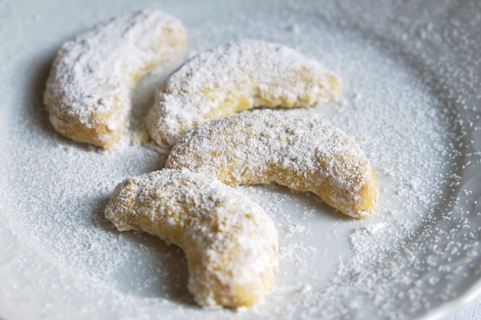 Biscotti Di Natale Tradizionali.An Experimental Cook Vanillekipferl Biscotti Di Natale Tradizionali