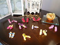 Sapatos e Sandálias Feitos de Crochê ou Fitas Para Bonnecas Barbie Ou Similares - Por Pecunia MillioM Sapatos e Sandálias Feitos de Crochê ou Fitas Para Bonnecas Barbie Ou Similares - Por Pecunia MillioM