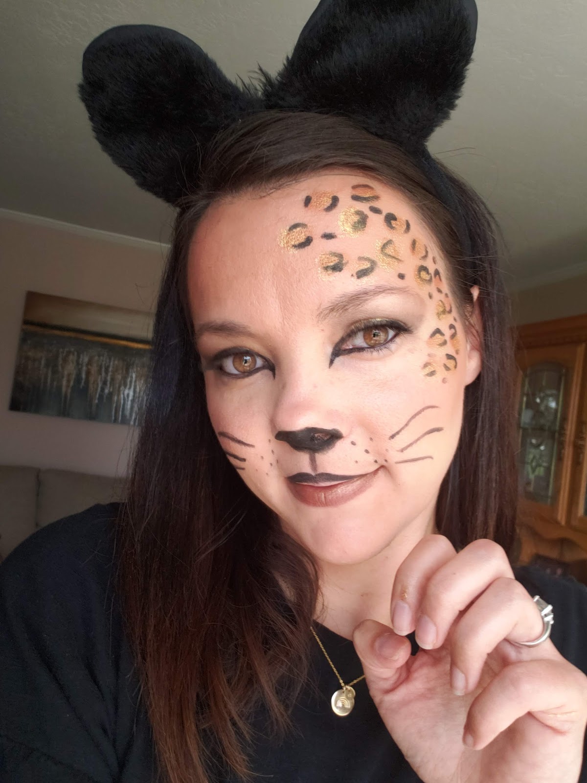 Flickers of Hope Beauty: Easy Leopard Halloween makeup look