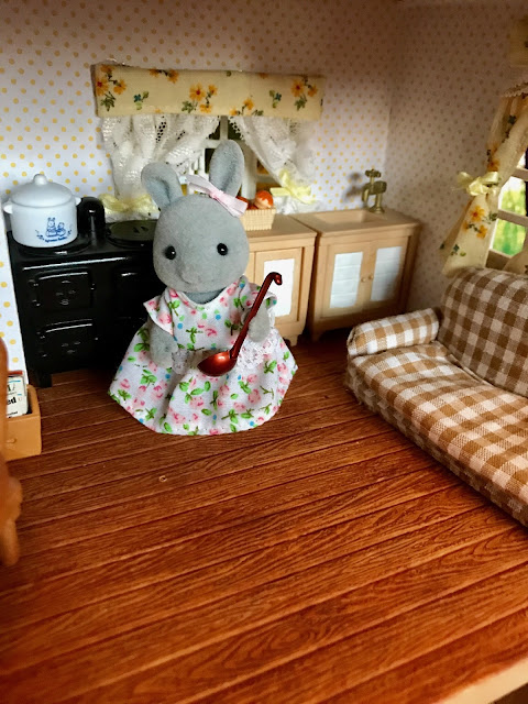 Sylvanian Families Orchard Cottage Decorated Renovated Wallpaper 