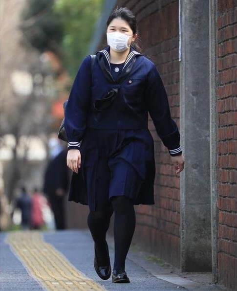 Princess Aiko, the only child of Emperor Naruhito and Empress Masako, graduated from high school. coronavirus mask