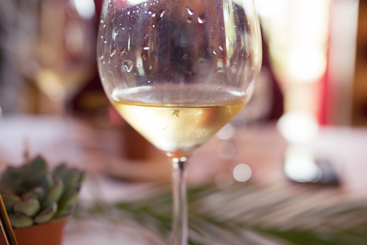 Fêter ses 30 ans (partie 2) table végétale et dorée Cygne Noir Studio, Photographe Toulouse