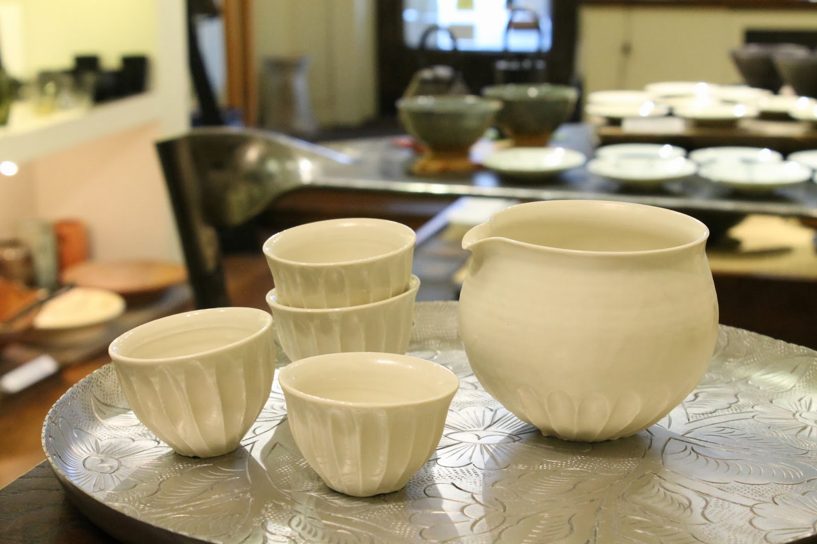 Sara Japanese Pottery Spouted Bowl & Cups by Hanako Nakazato