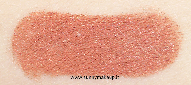 Swatch Urban Decay - Matte Revolution. Rossetto Stark Naked.