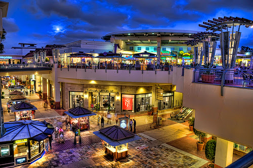 For every kind of shopping experience Jun 17, · In the heart of downtown San Diego, the Gaslamp is the entry point for not only great restaurants, bars, and hotels but excellent shopping! 16 city blocks are filled with fascinating boutiques, national retailers, and professional services all within easy walking distance.5/5.