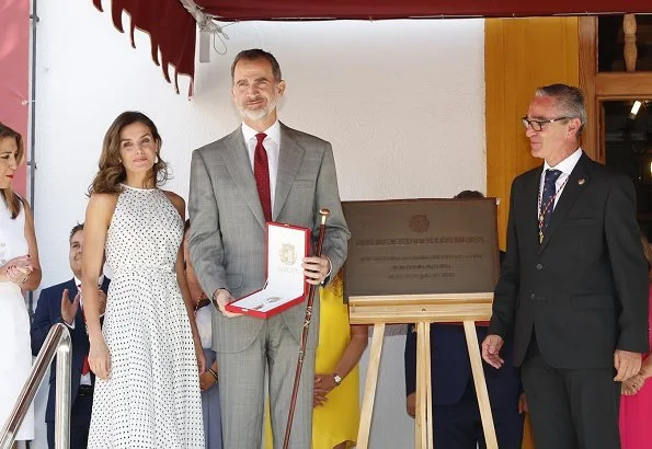 Queen Letizia of Spain visited the city of Bailen in occasion of the 210th anniversary of the Bailen Battle. Carolina Herrera Silk dress