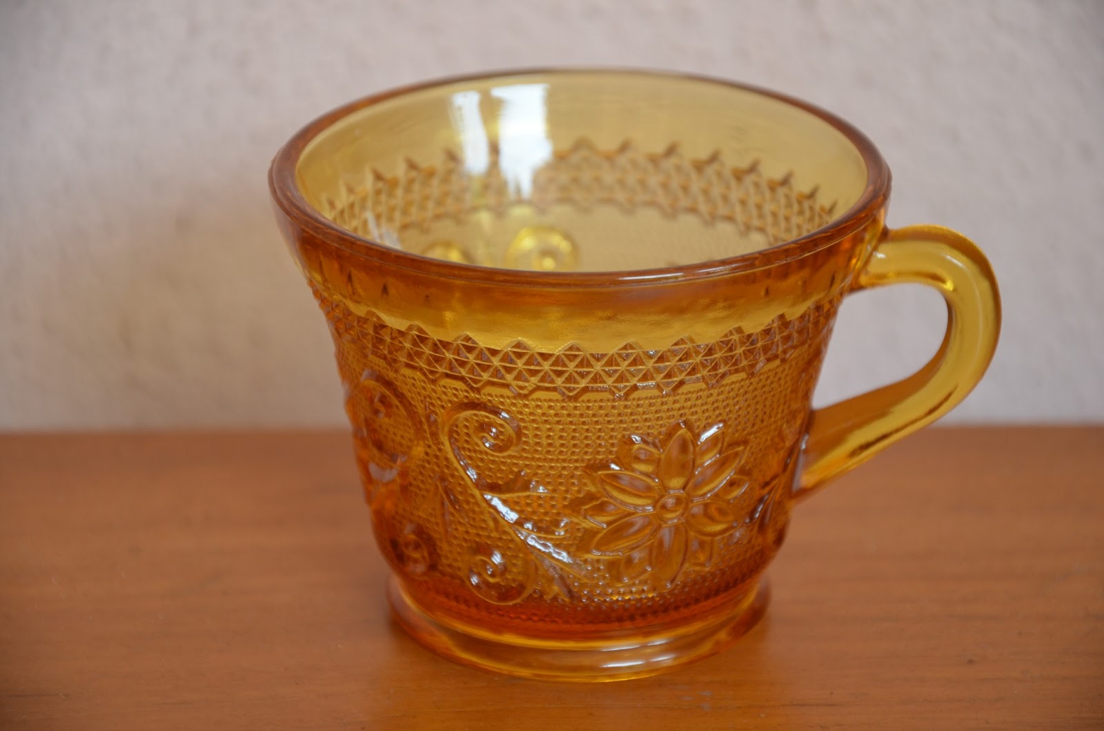 Sambas Antik Tiara Exclusives Glass Ware Since 1984 made in Indiana (NOS)