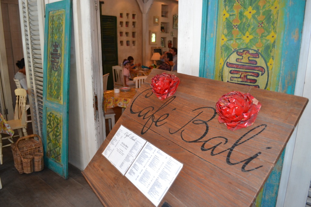 Charles Whyte: Cafe Love: Cafe Bali, Seminyak