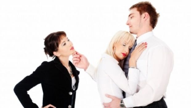 Kenali Ciri-Ciri Suami Yang Tak Peduli Lagi Pada Istri