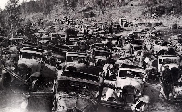 50 Vintage Photos Of Classic Car Salvage Yards And Wrecks From Between The 1940s And 1950s Vintage Everyday