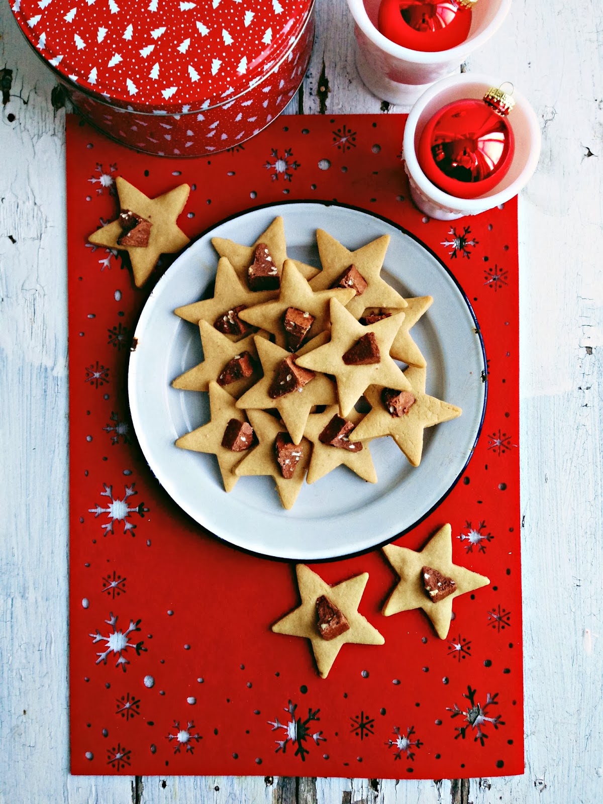 sweetsugarbean: Reflector: Brown Sugar Shortbread with Toblerone Chunks
