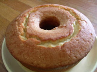Old-fashioned Sour Cream Pound Cake 