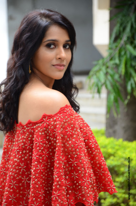 Rashmi Gautam at Next Nuvve Movie Trailer Launch