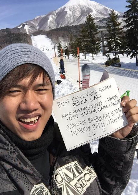 Jadi Viral Di Sosmed, Tulisan Pria Ini Sukses Menampar Para Wanita Bersuami Yang Doyan Selfie 