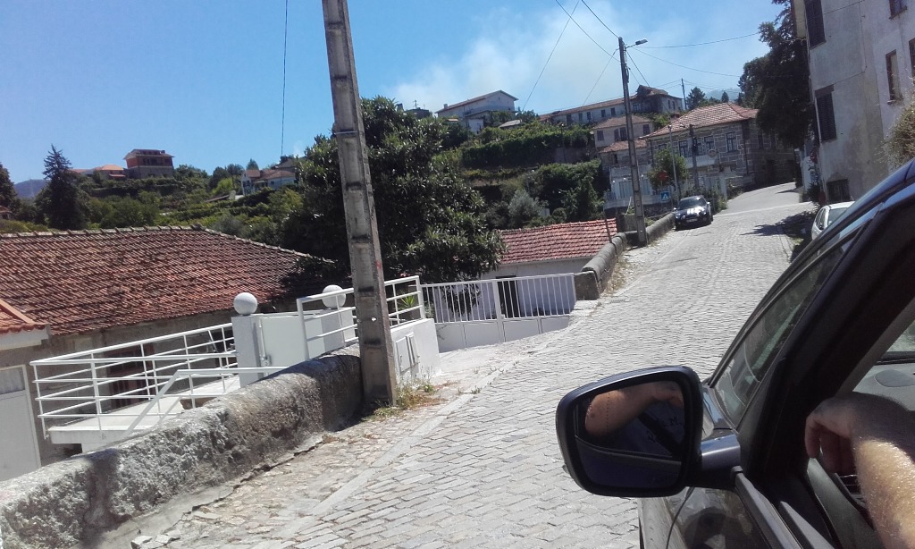 Acesso por empedrado Acesso por empedrado