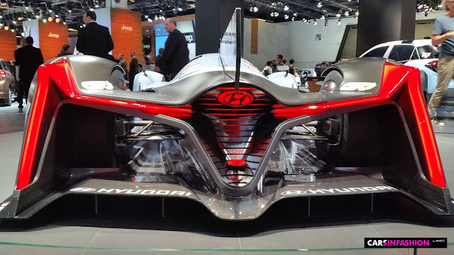 Hyundai N 2025 Vision GT concept car with air blower turbine spotted at the Frankfurt Motor Show 2015! What a beast Hyundai N 2025 Vision GT , Gran Turismo Playstation game, lamellar with red lines