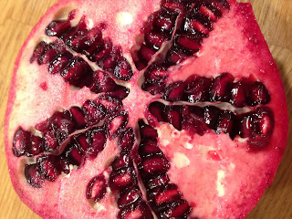 granat%25C3%25A4pple%2B%25281%2529 - Hur får man ut kärnorna från ett granatäpple?