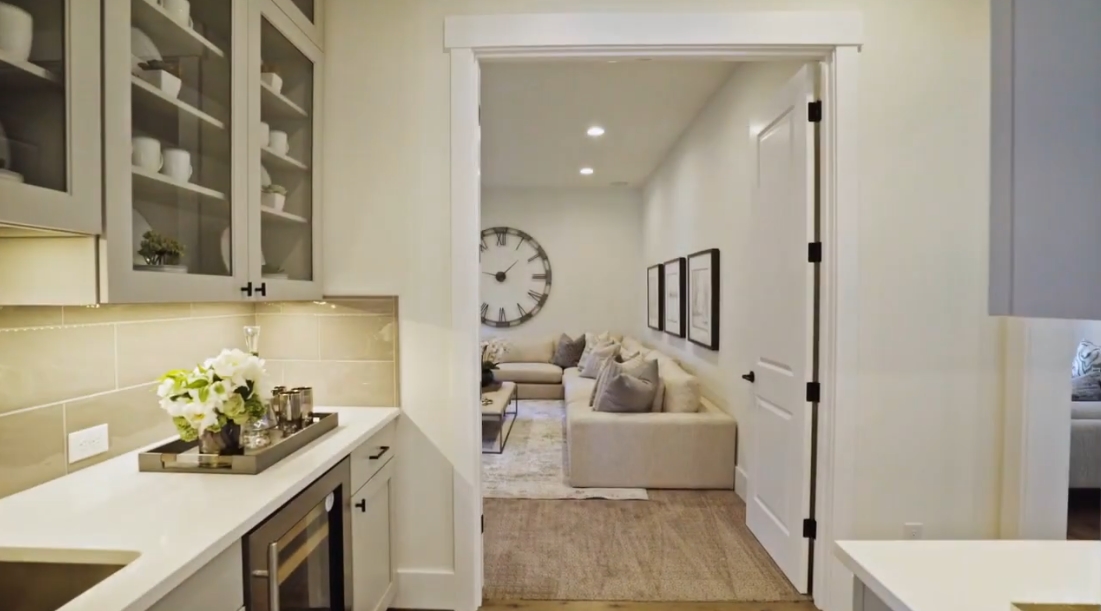 47 Interior Design Photos vs. 9988 NE 26th St, Bellevue, WA Luxury Home Tour